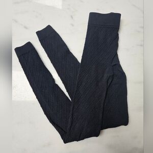 Ambiance Apparel Black Textured Cable Knit Leggings - Size S/M